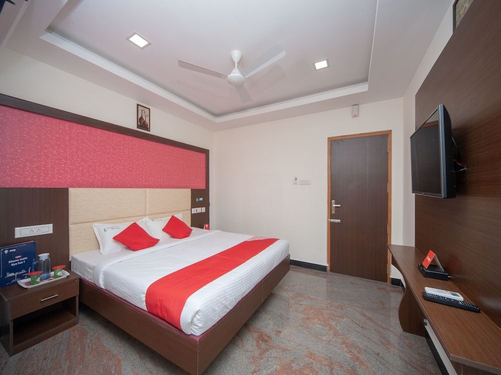 undefined OYO 16595 Famous Residency 10