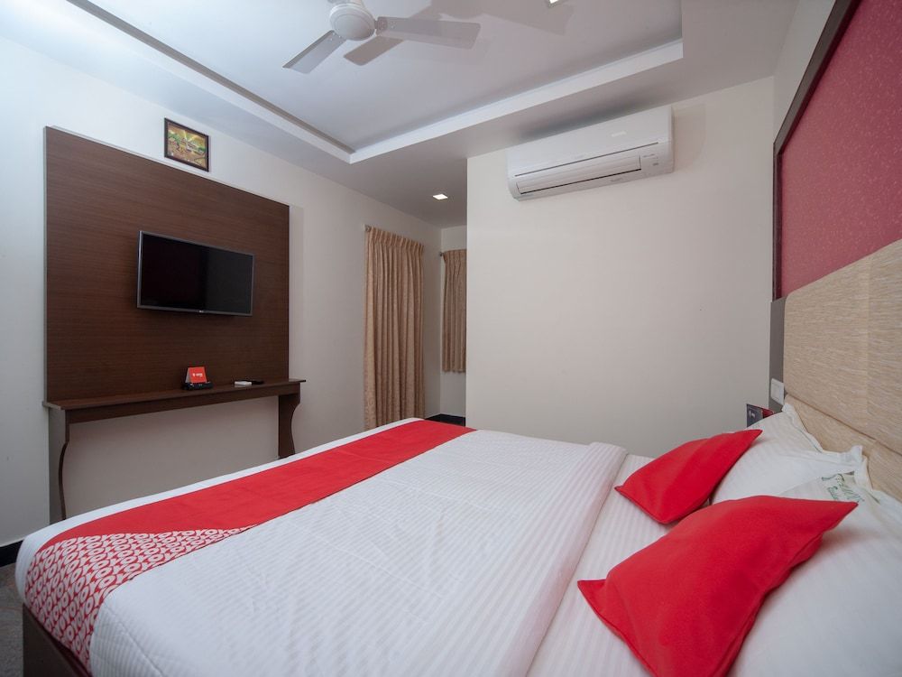 undefined OYO 16595 Famous Residency 7