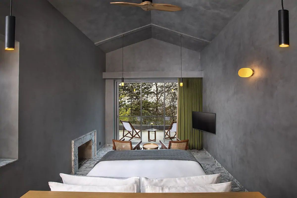 The Roseate Ganges Deluxe Villa with Bathtub & Balcony ( Forest View )