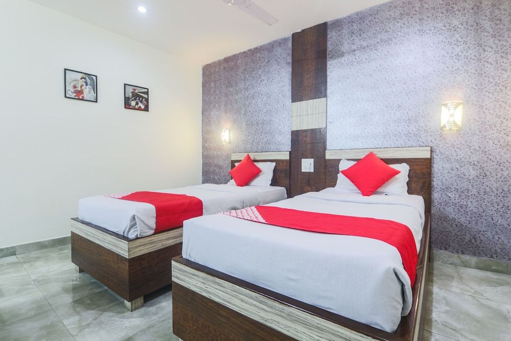 undefined OYO 24696 Green Point 6