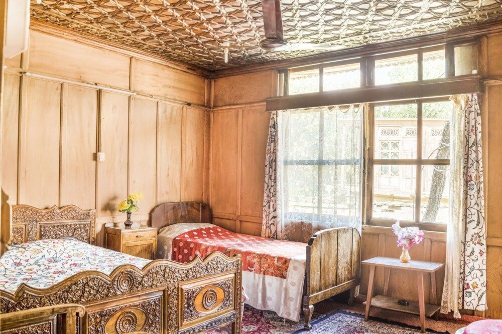 GuestHouser 1 BR Houseboat 1fda Comfort Room, 1 Double Bed 13