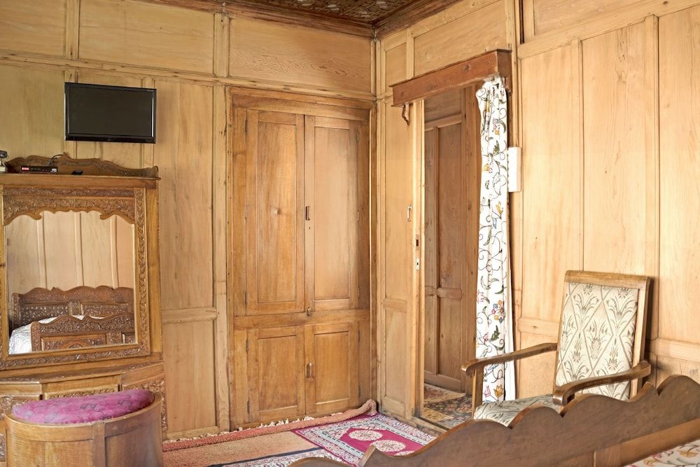 GuestHouser 1 BR Houseboat 1fda Comfort Room, 1 Double Bed