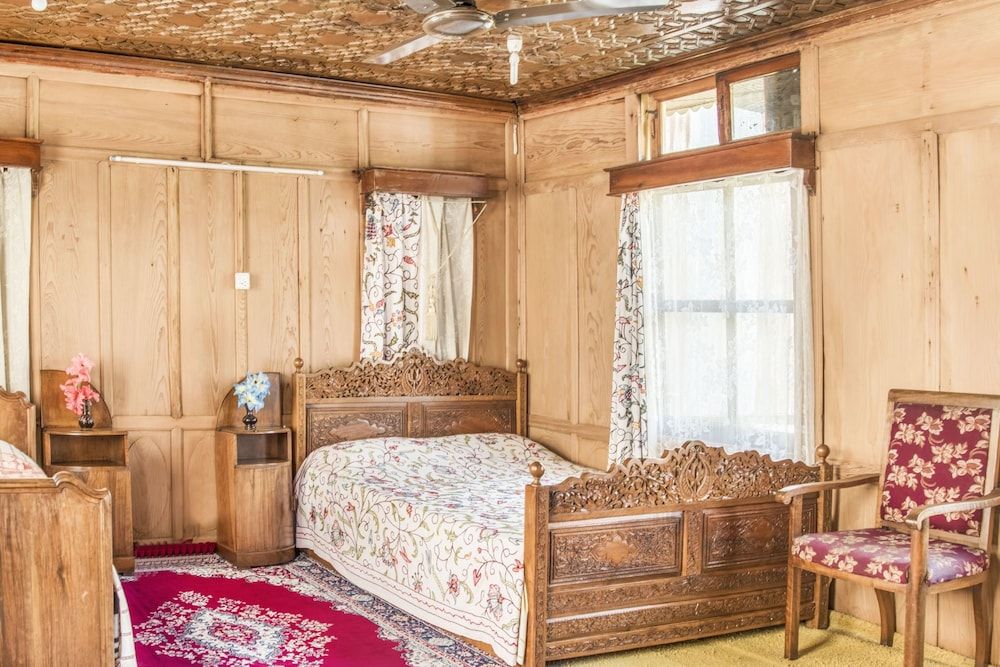 GuestHouser 1 BR Houseboat 1fda Comfort Room, 1 Double Bed 8