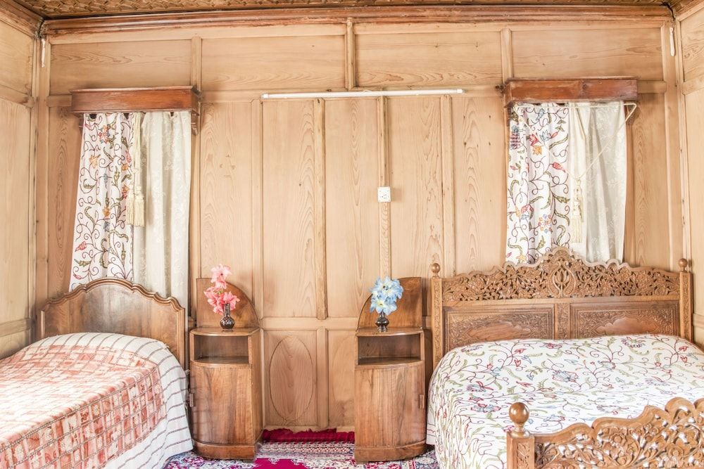 GuestHouser 1 BR Houseboat 1fda Comfort Room, 1 Double Bed 10