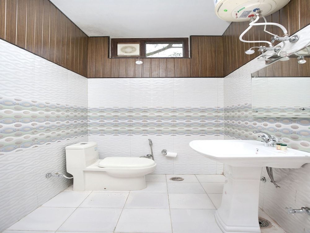 OYO 17175 Home Blissful 2BHK Kumarhatti Double or Twin Room 13