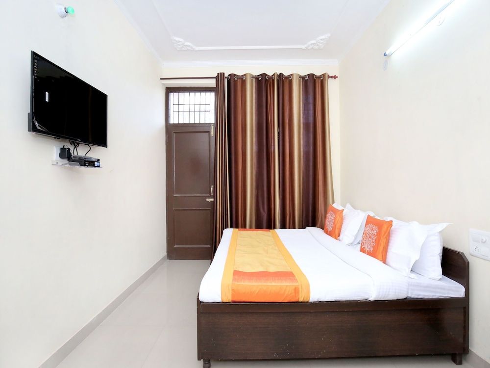 OYO 12734 Home Valley View Studio Kasauli Double or Twin Room