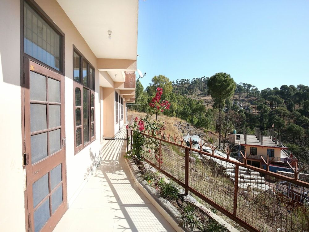undefined OYO 12734 Home Valley View Studio Kasauli 4