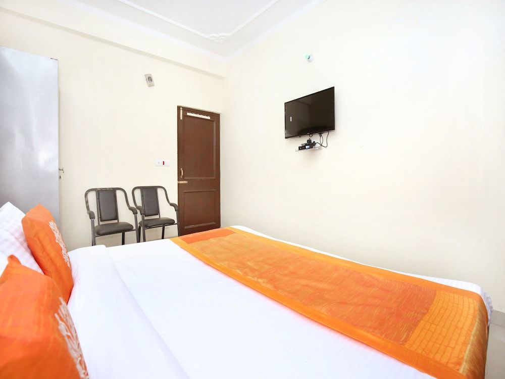 OYO 12734 Home Valley View Studio Kasauli Double or Twin Room 3