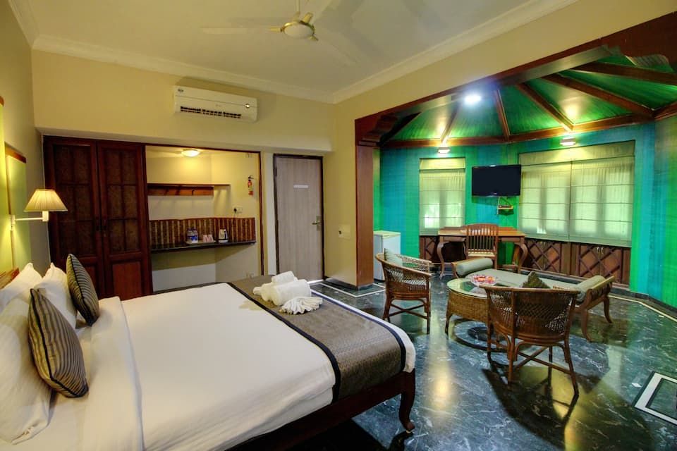 DG V Resorts, Silvassa Executive Balcony Room