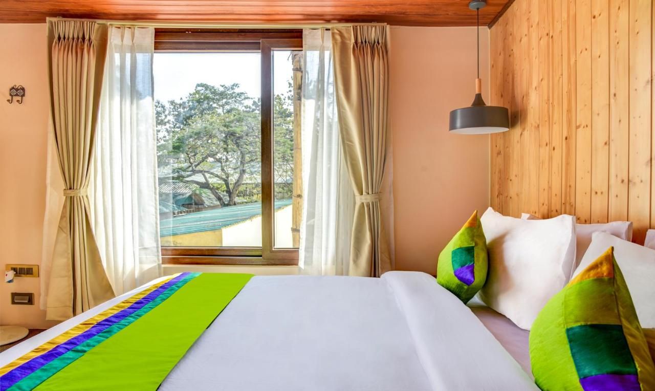 Treebo Premium Blue Mountain Country Club And Resort Deluxe Double Room 3