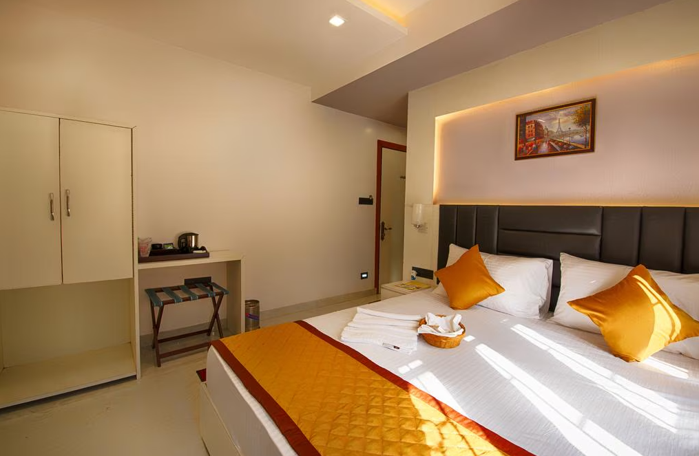 DELUXE THEME DOUBLE BEDED ROOM