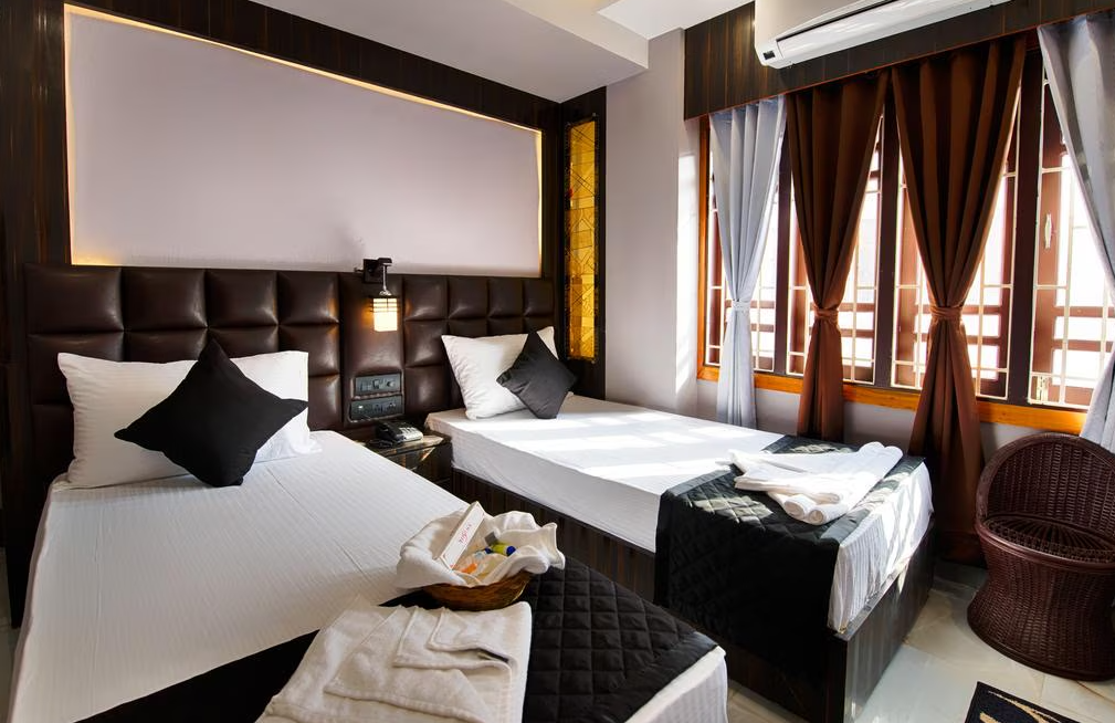 Hotel Venkatesh Regency DELUXE DOUBLE BEDED ROOM 3