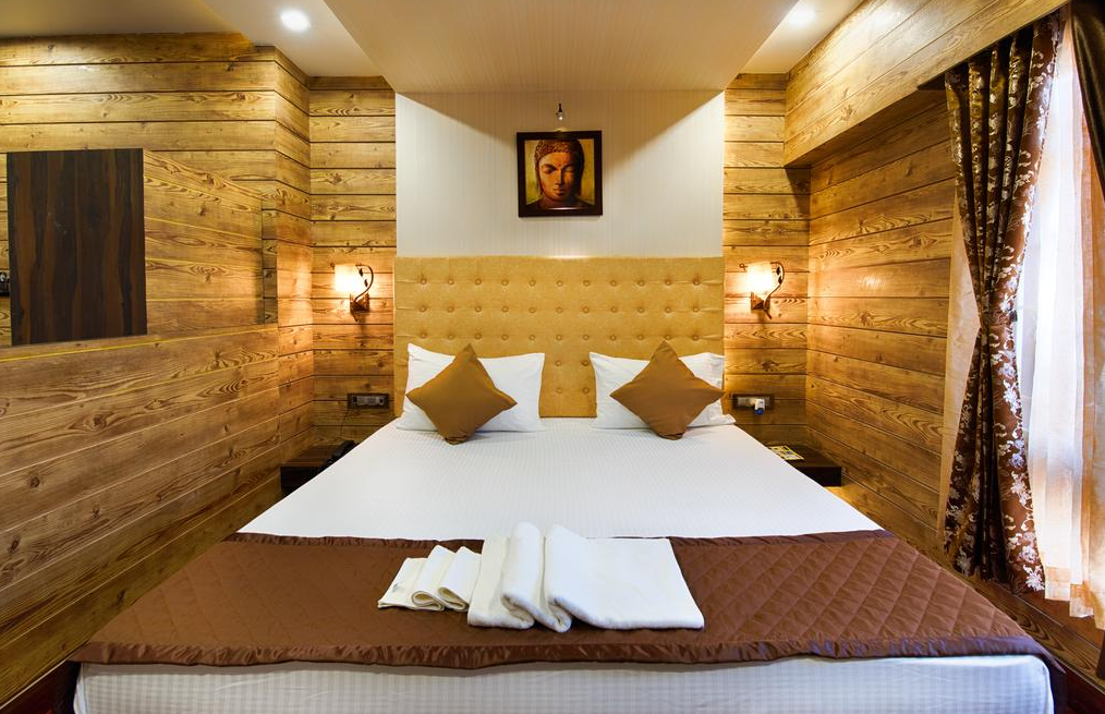 Hotel Venkatesh Regency DELUXE DOUBLE BEDED ROOM 4