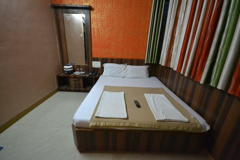 Hotel Sai Hari Prasad Double Bed Non AC Room 2