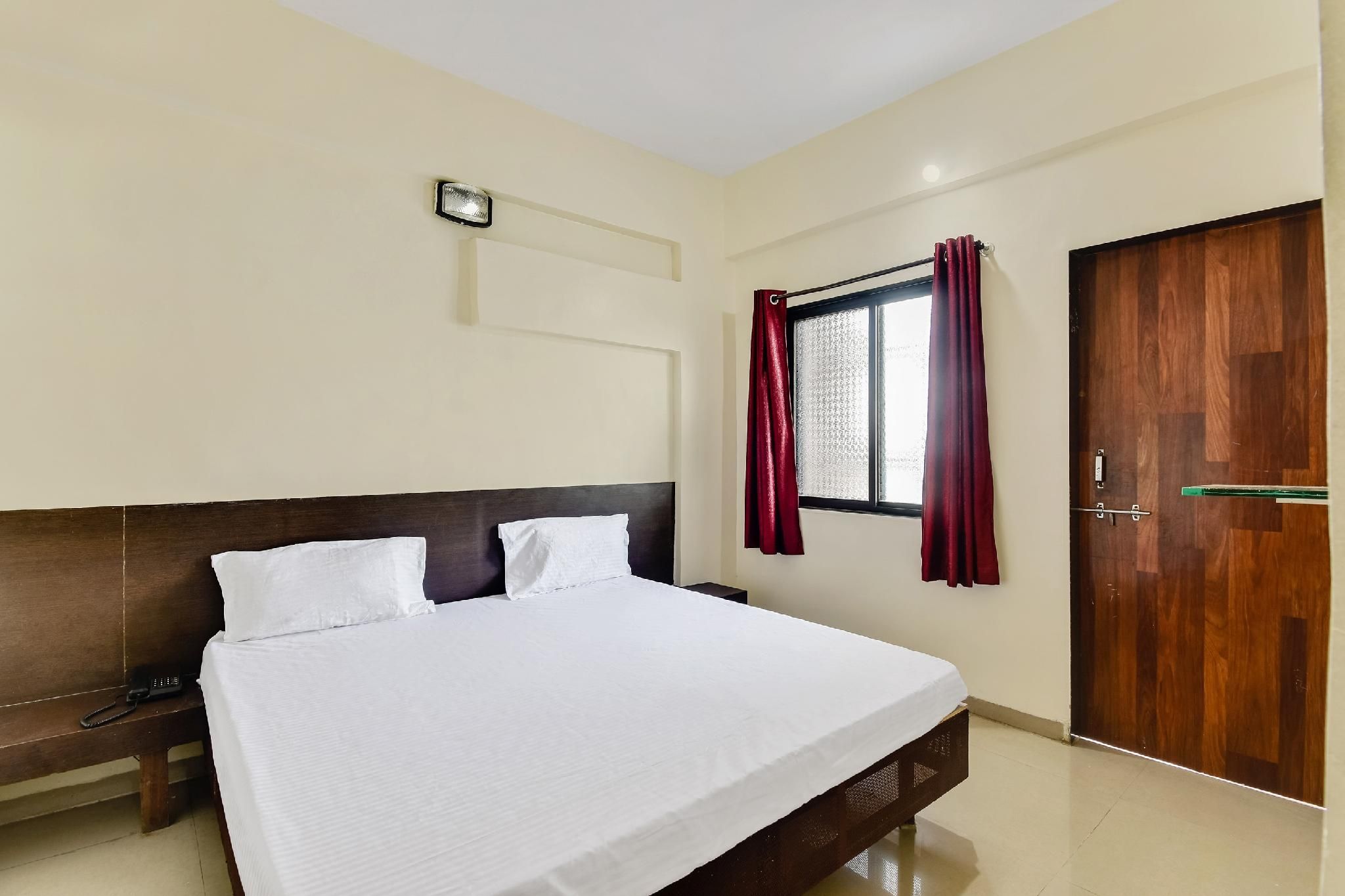 SPOT ON Room without Air Conditioning