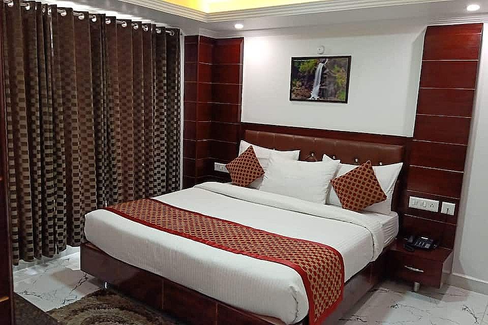 The Grand White Hotel Premium Room 5