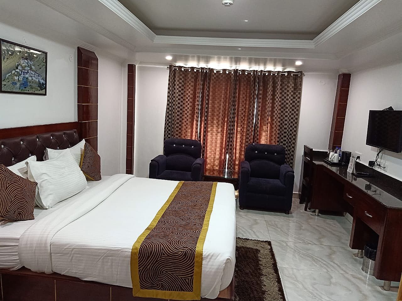 The Grand White Hotel Premium Room 3