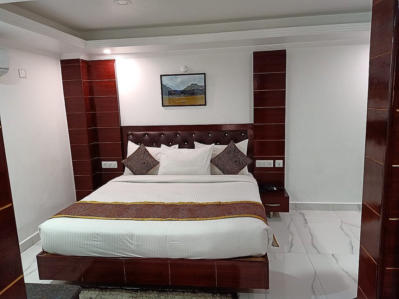 The Grand White Hotel Premium Room 6