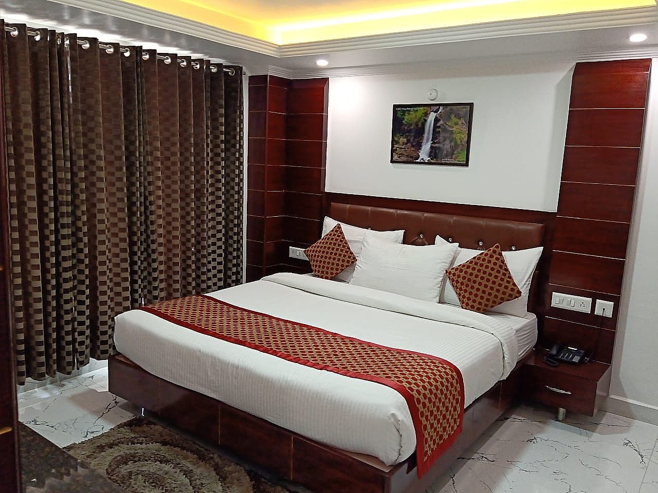 The Grand White Hotel Family Suite 5