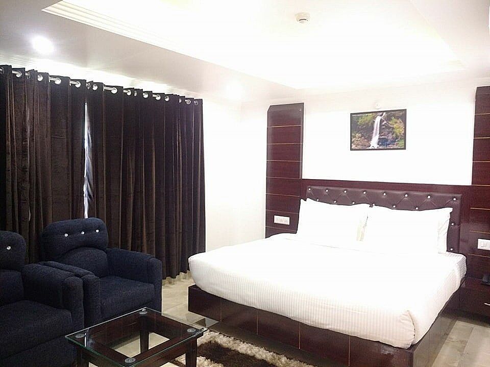 The Grand White Hotel Family Suite 6