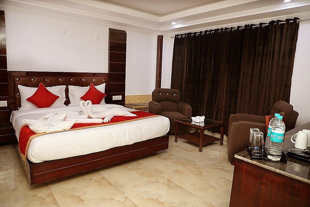 The Grand White Hotel Family Suite 8