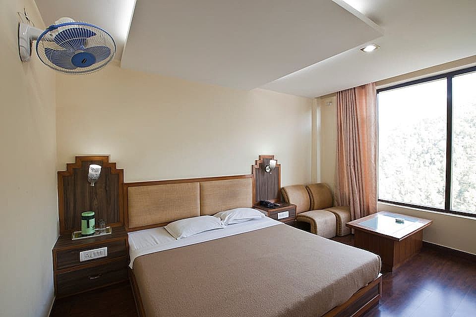 Sukhsagar Regency | Indoor heated pool Deluxe Room AC/Heating 3
