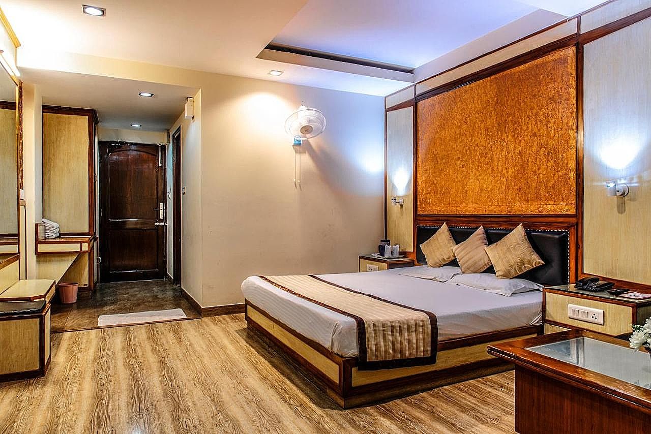 Sukhsagar Regency | Indoor heated pool Deluxe Room AC/Heating