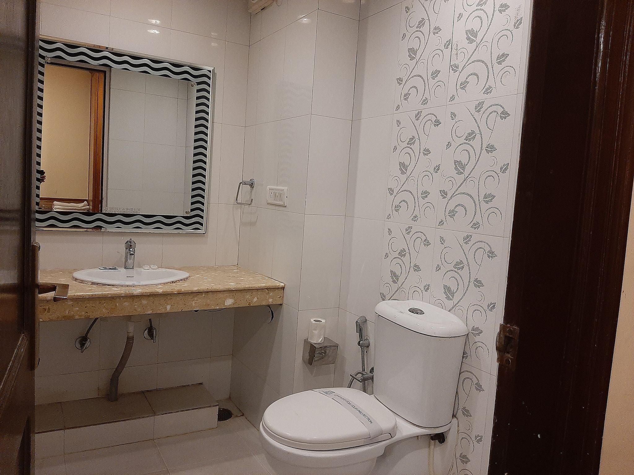 Sukhsagar Regency | Indoor heated pool Deluxe Room AC/Heating 6