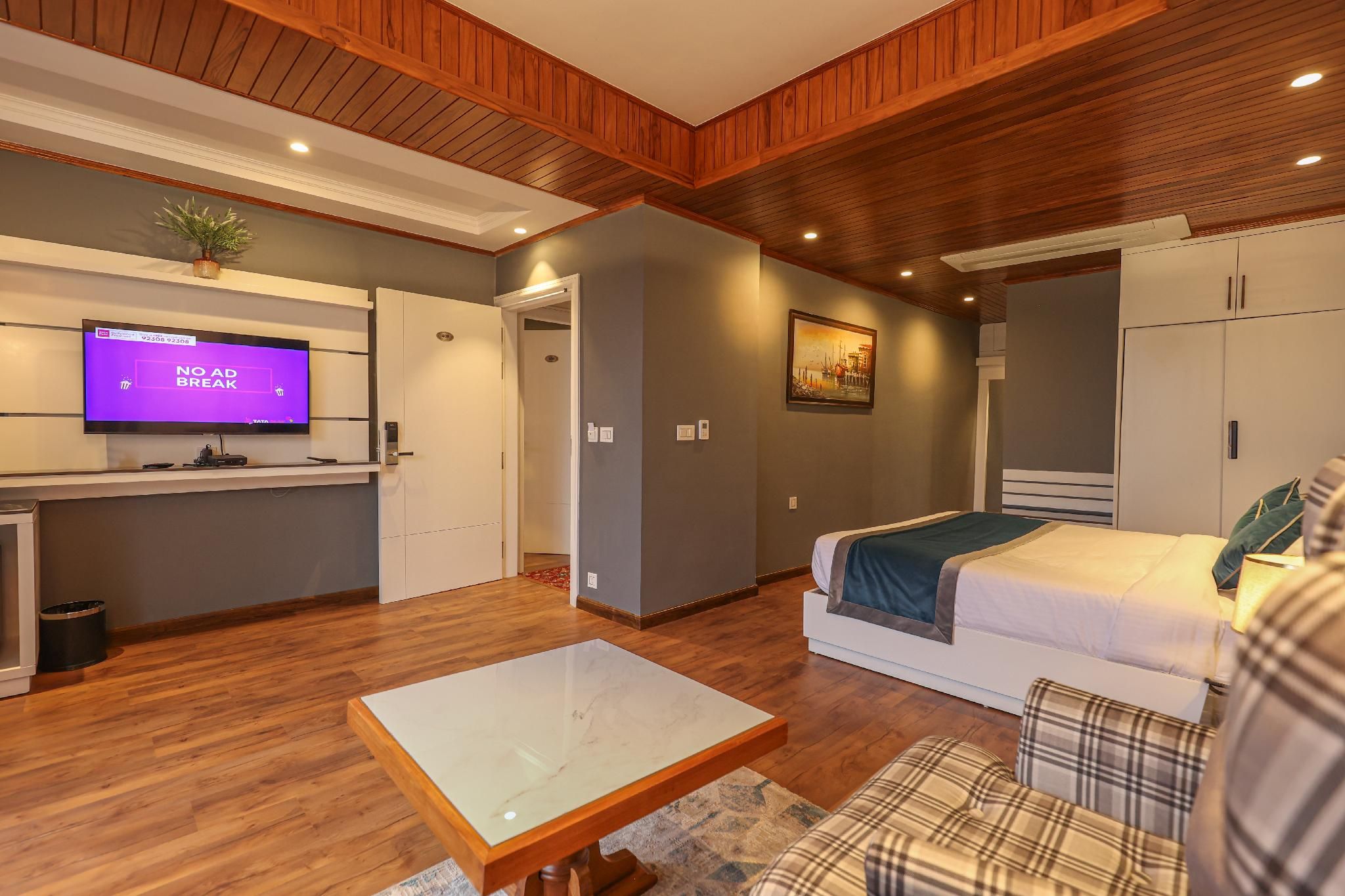 Superior Balcony Room