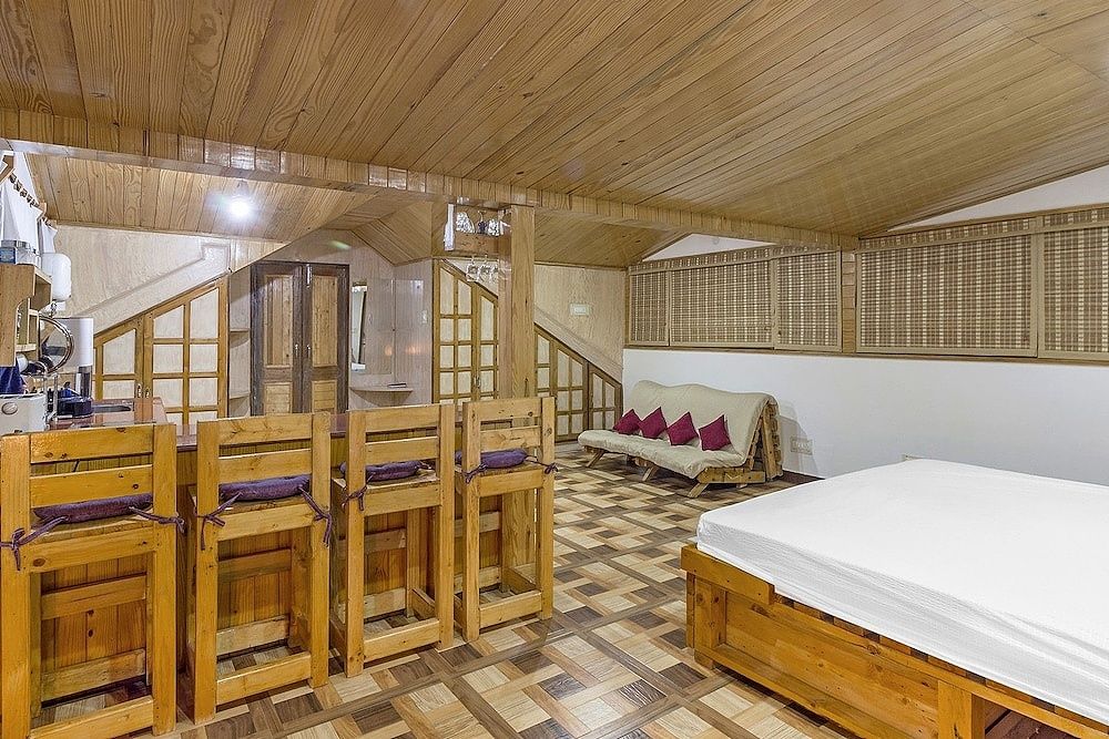 GuestHouser 1 BR Bed & Breakfast 83ac
