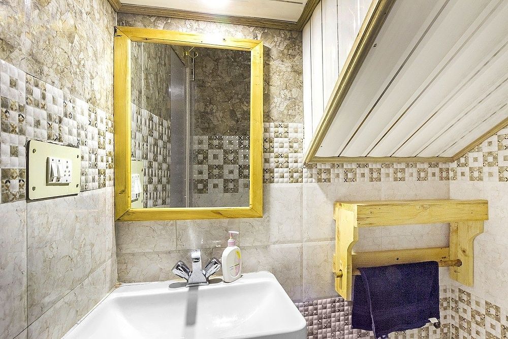 GuestHouser 1 BR Bed & Breakfast 83ac