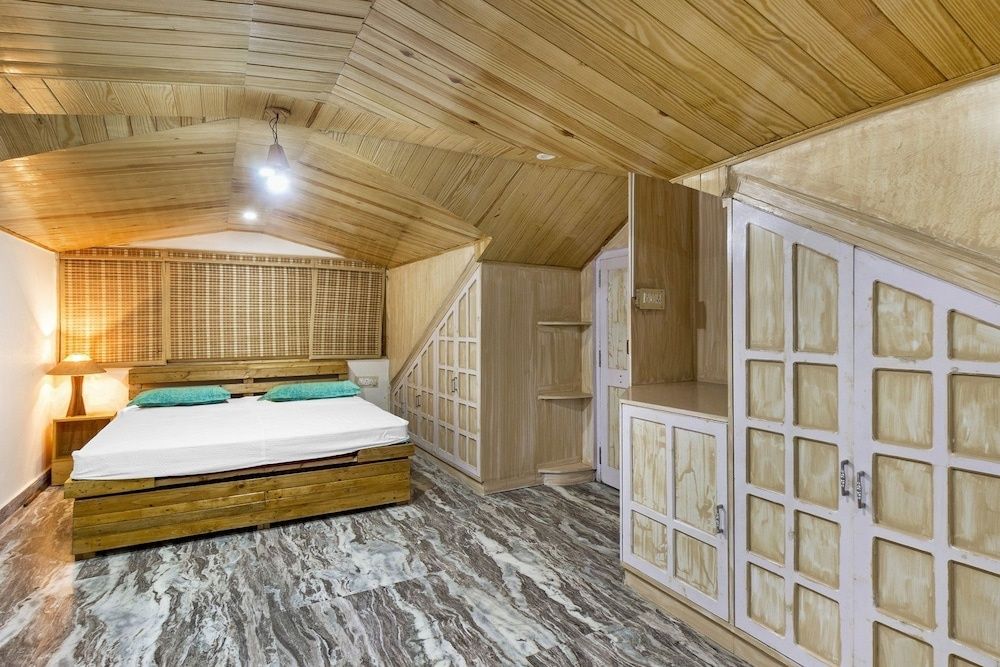 GuestHouser 1 BR Bed & Breakfast 83ac