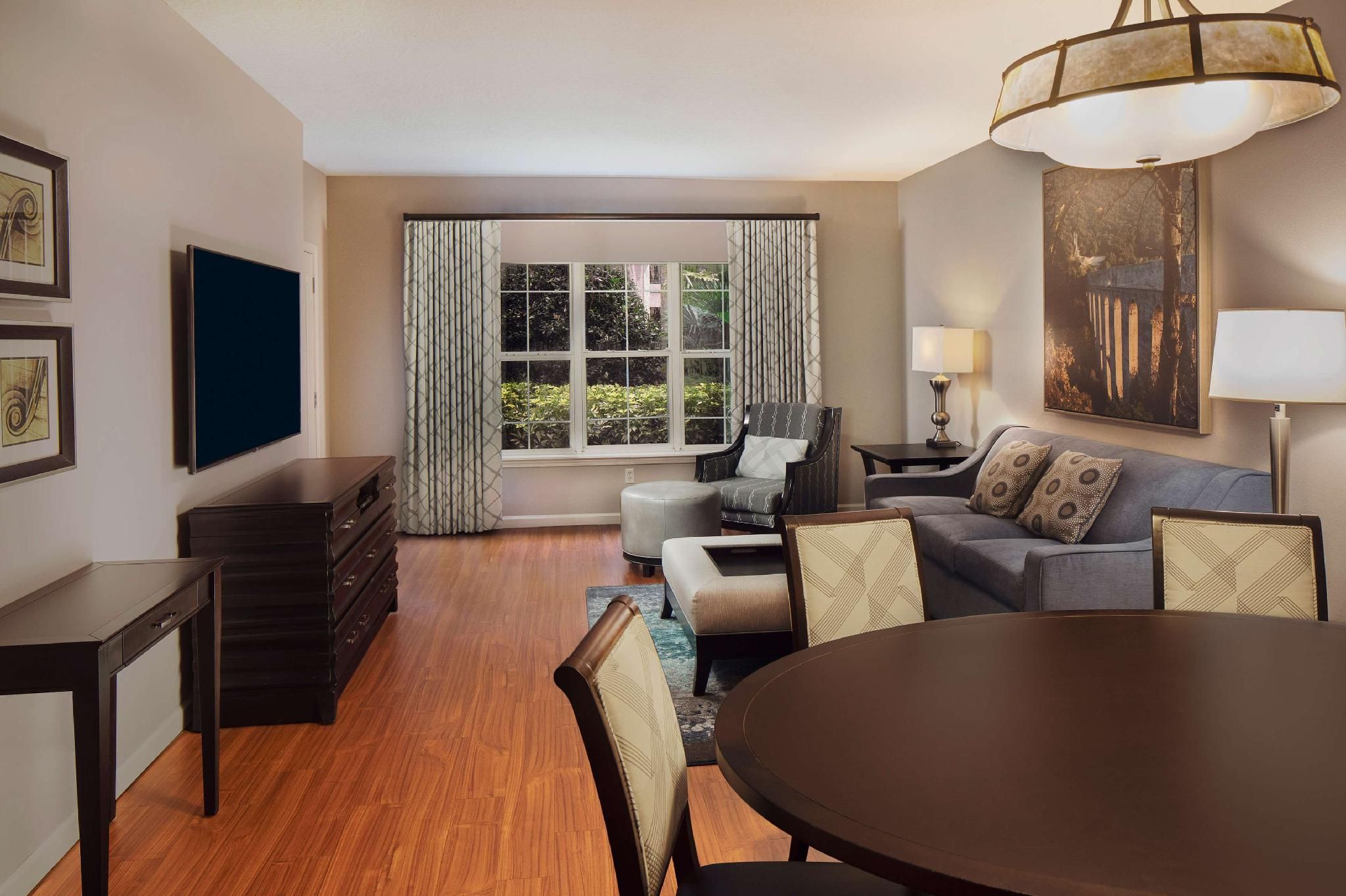 3 Bedroom 2 Kings 2 Doubles Suite W/ Sofabed