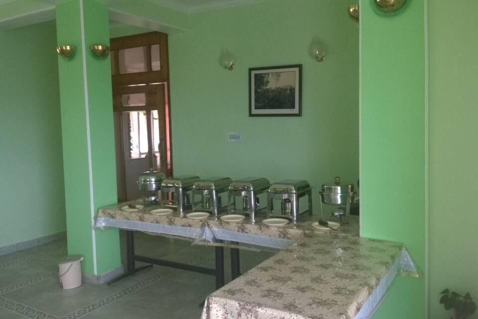 Food & Dining