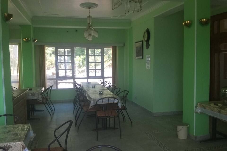 Food & Dining