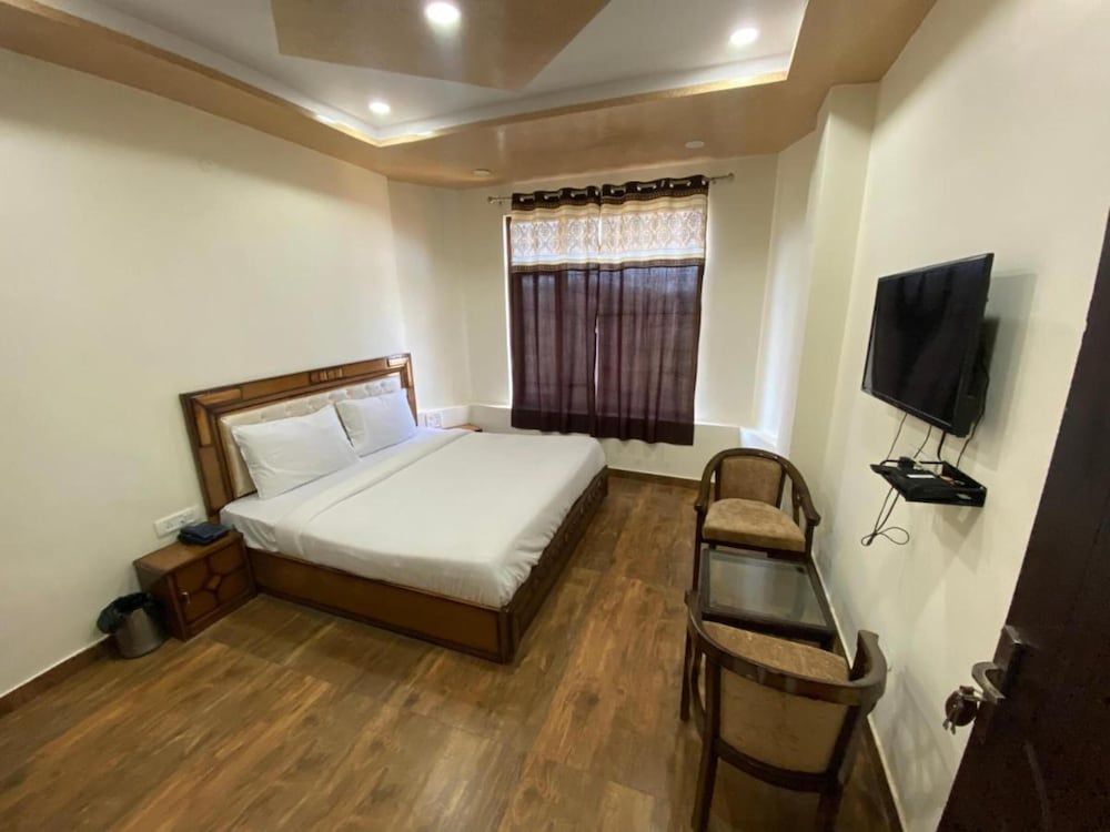 Hotel Taj View Standard Room 7