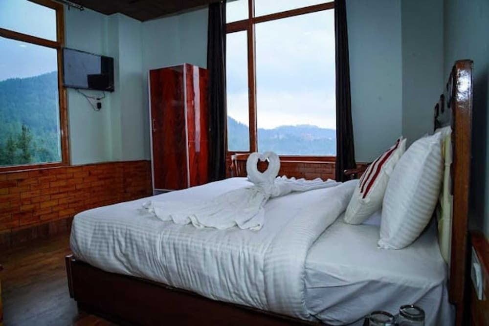 Hotel Taj View Standard Room 8