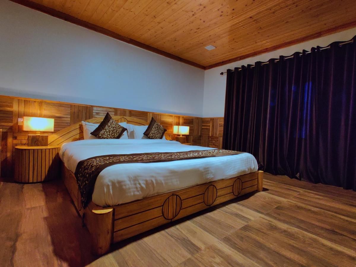 WoodVista Cottages | Secluded Mountain Stay Pinewood Cottage - Room in a Cottage