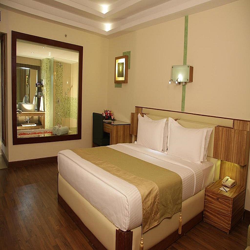 Gokulam Park Hotel And Convention Centre Superior Room(1 King Bed or 2 Single Bed(s))
