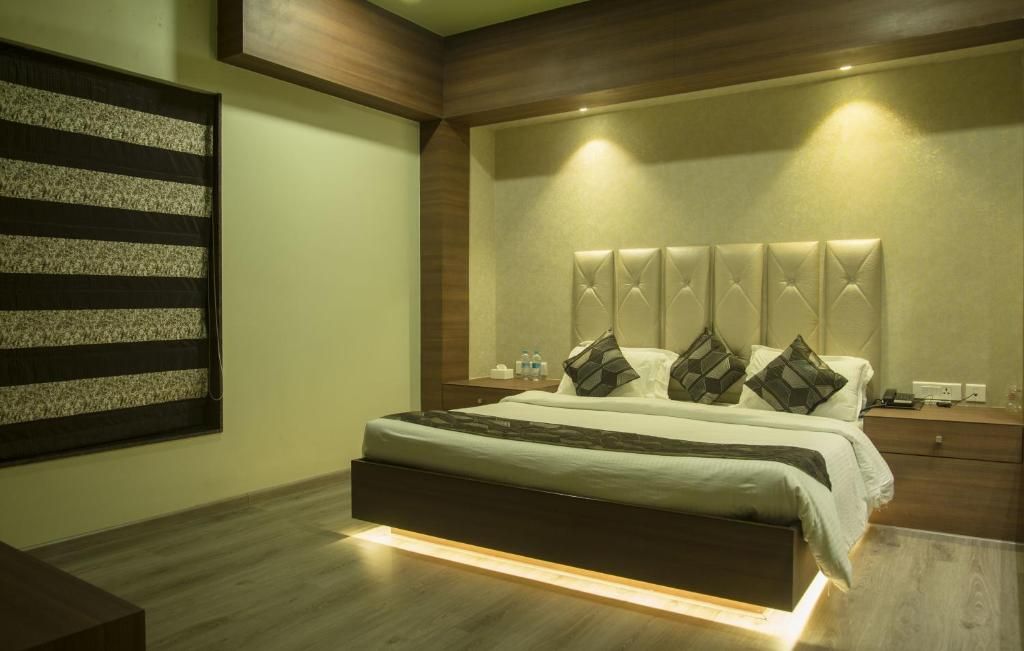 Zaras Resort Khandala Mogul Room 4