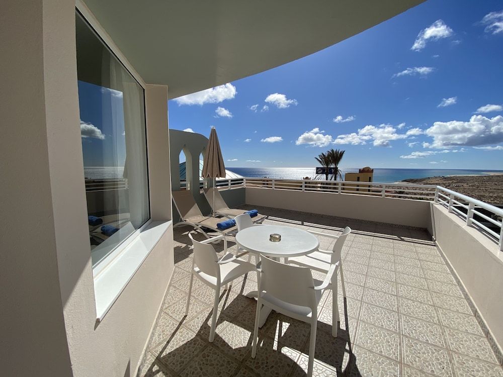 Junior Suite, Sea View (2 adults + 2 children)