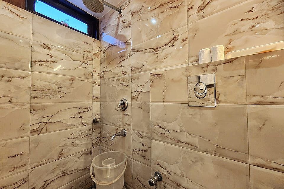 Hotel Surya Deluxe Room 12