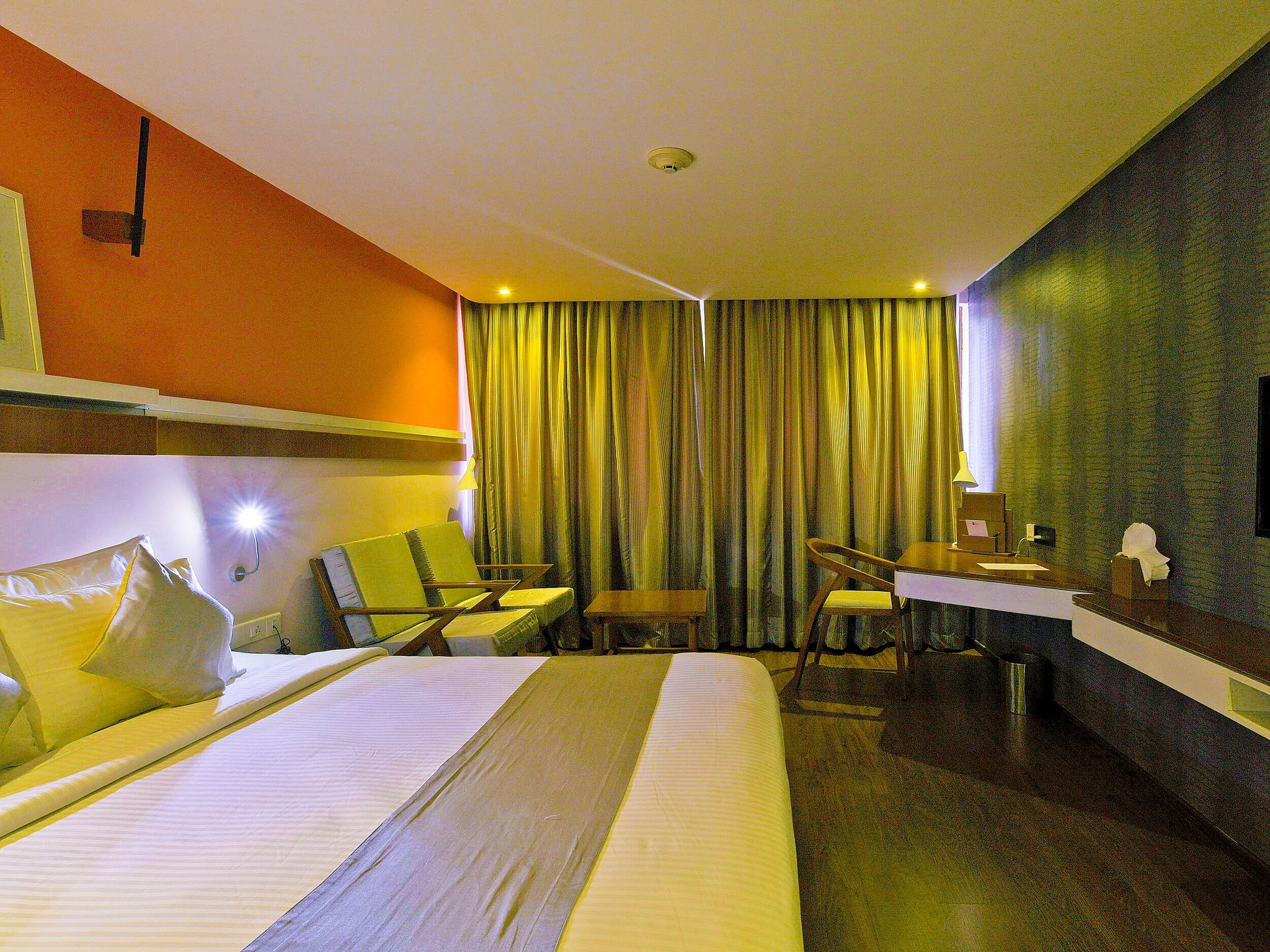 The Blooms Cochin Blooms Deluxe 14