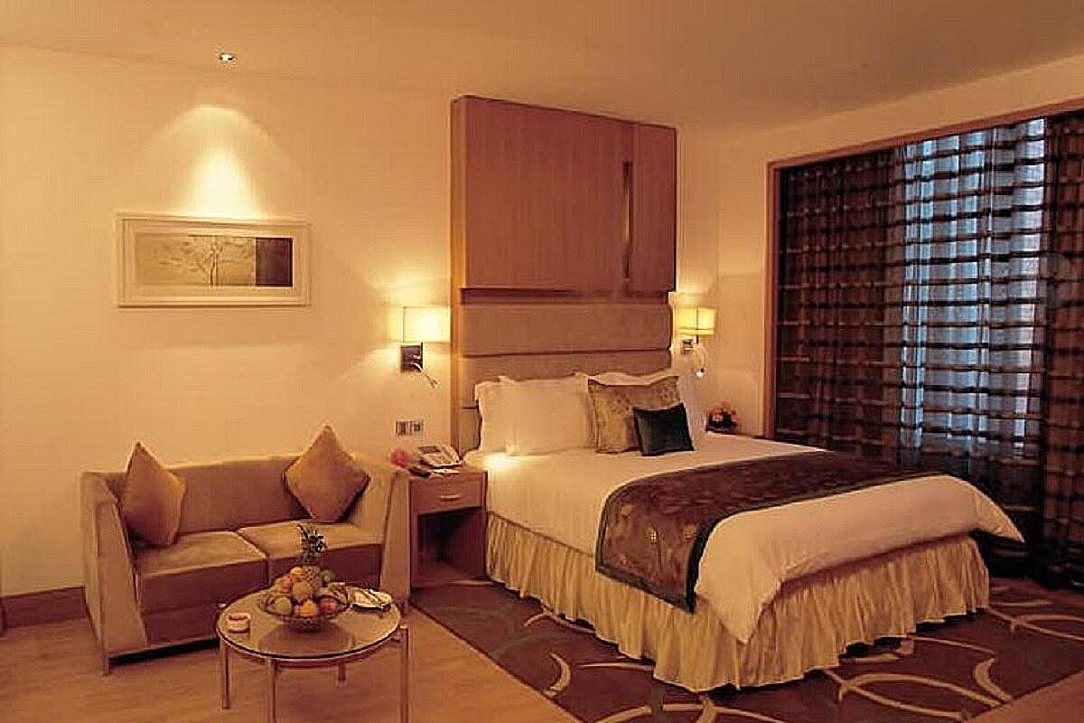 Executive Room with Bathtub