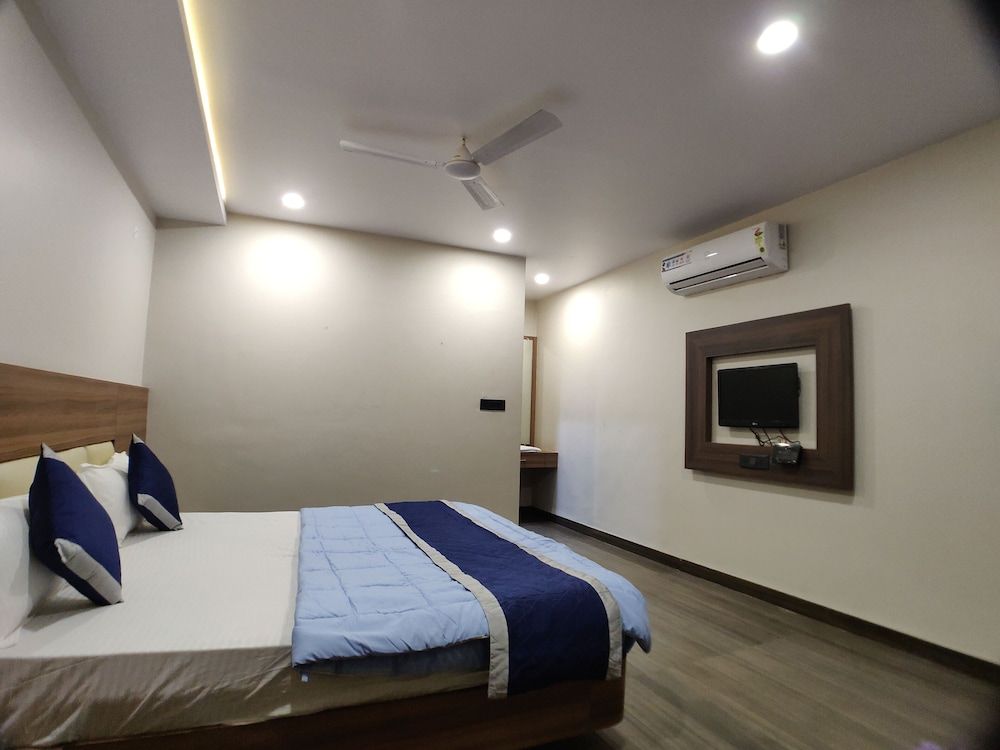 Hotel Atul Residency A/C Deluxe Room (Free Wifi) 13