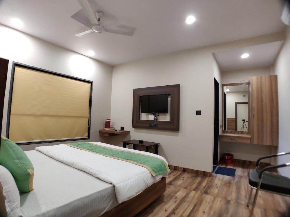 Hotel Atul Residency A/C Deluxe Room (Free Wifi) 14