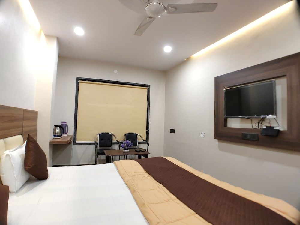 Hotel Atul Residency A/C Deluxe Room (Free Wifi) 5