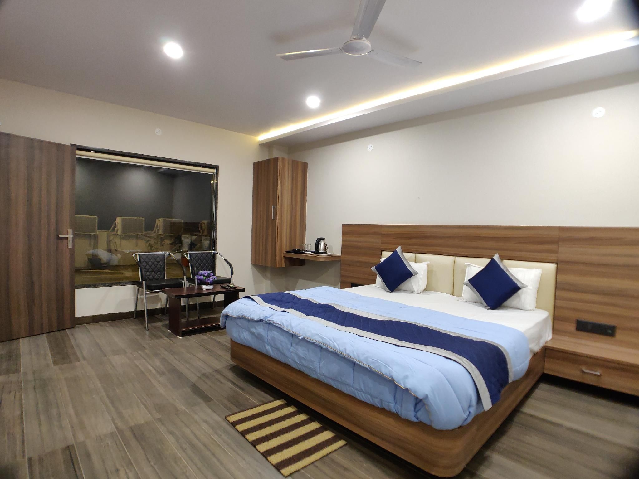 Hotel Atul Residency A/C Deluxe Room (Free Wifi) 3
