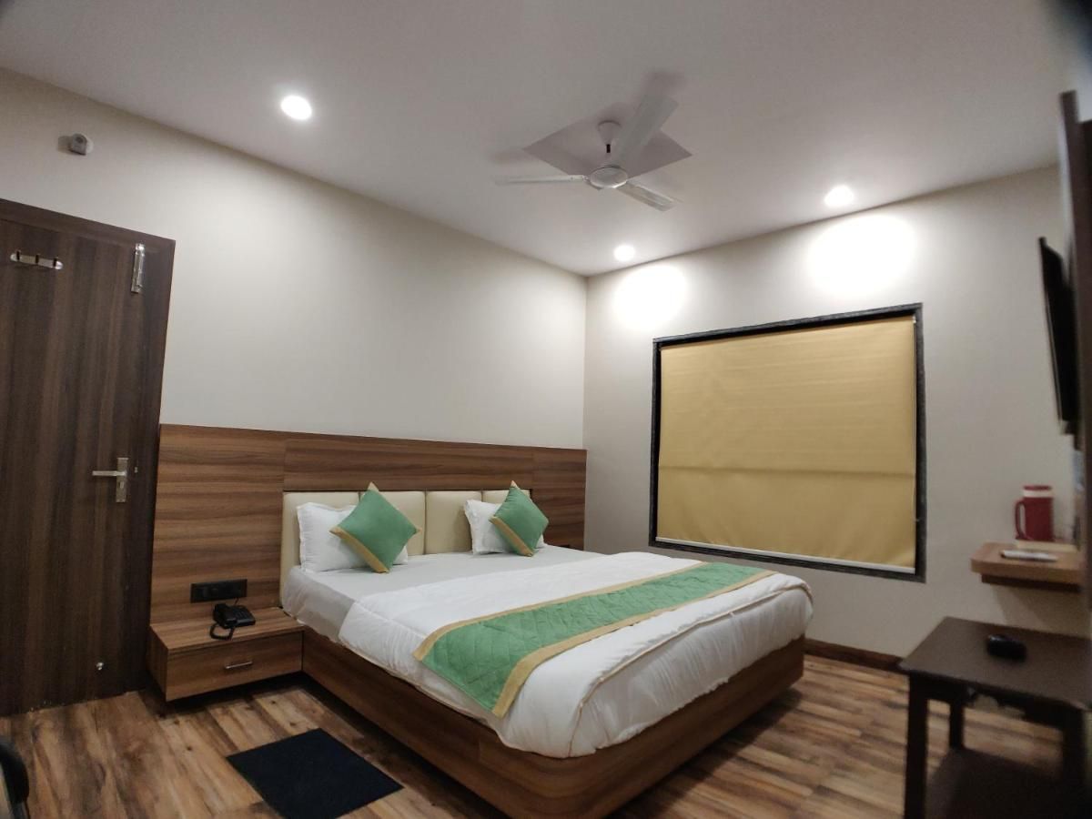 Hotel Atul Residency A/C Deluxe Room (Free Wifi) 12