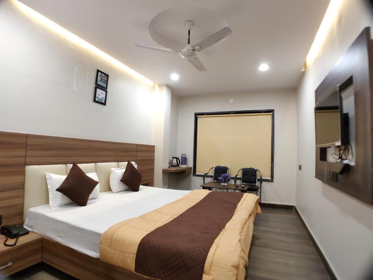Hotel Atul Residency A/C Deluxe Room (Free Wifi) 11